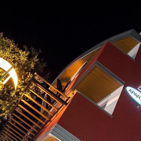 Aparthotel Esperya Lignano Sabbiadoro Luaran gambar