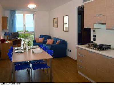 Aparthotel Esperya Lignano Sabbiadoro Luaran gambar
