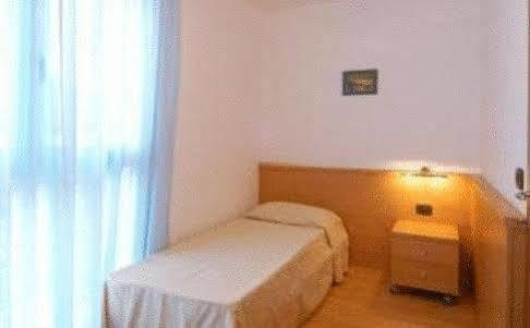 Aparthotel Esperya Lignano Sabbiadoro Luaran gambar